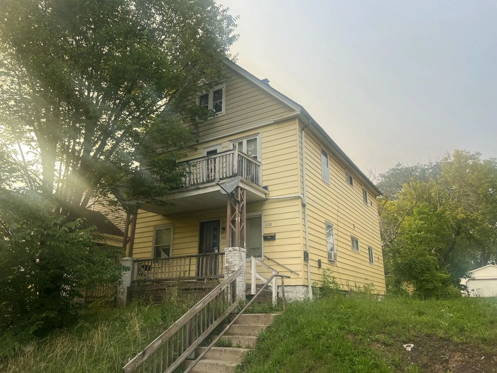 1114 W Keefe Ave, Milwaukee