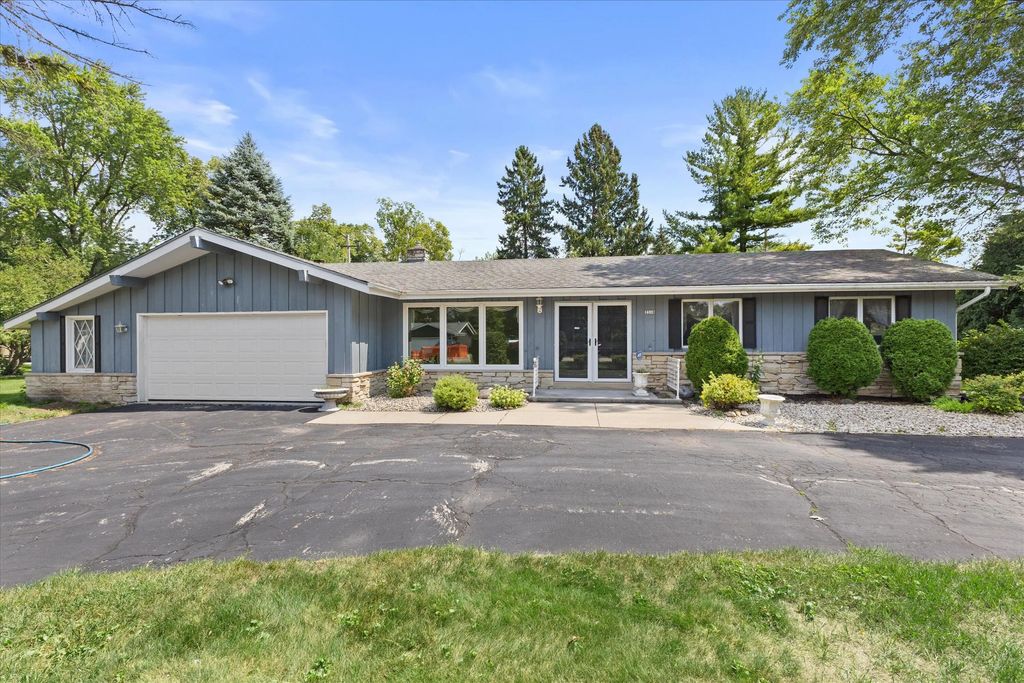 2310 Guinevere Dr, Brookfield