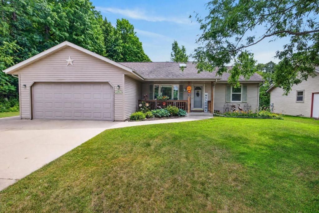 513 Polaris St, West Bend