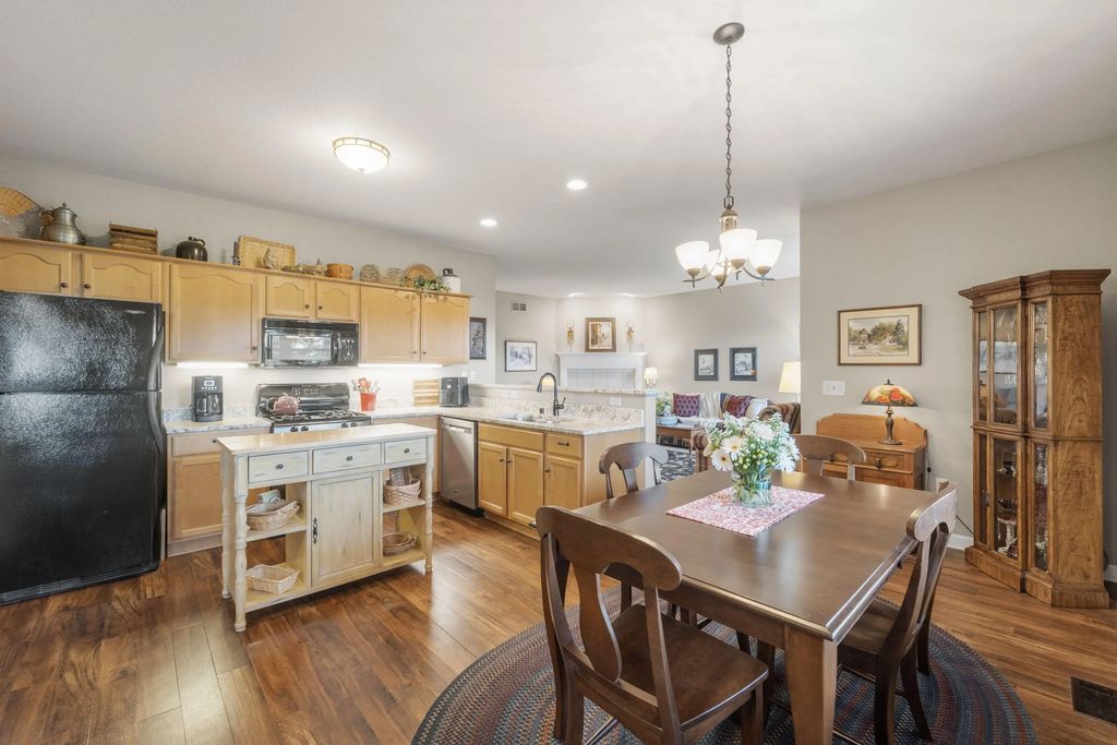 691 W Dekora St Unit E, Saukville