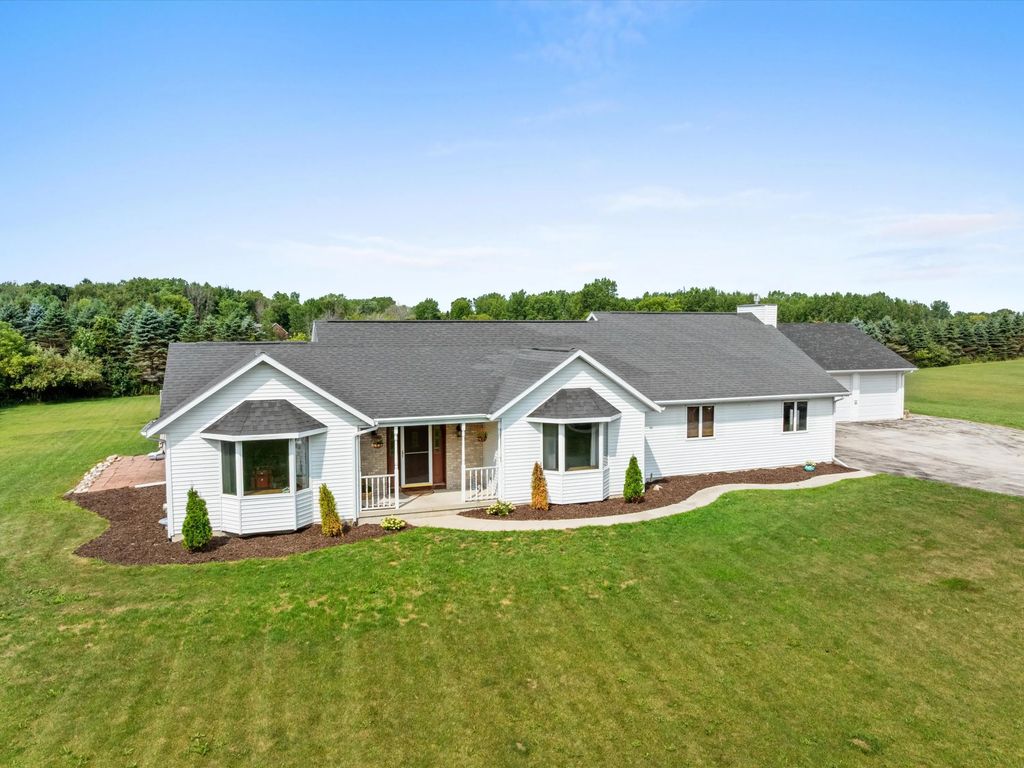3538 Greenview Ct, Manitowoc Rapids