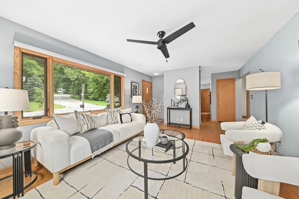11707 W Oxford Pl, Wauwatosa