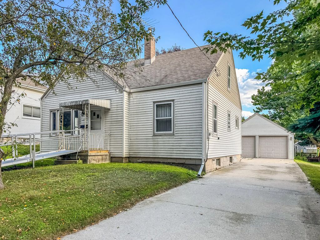 1109 Flambeau St, Manitowoc