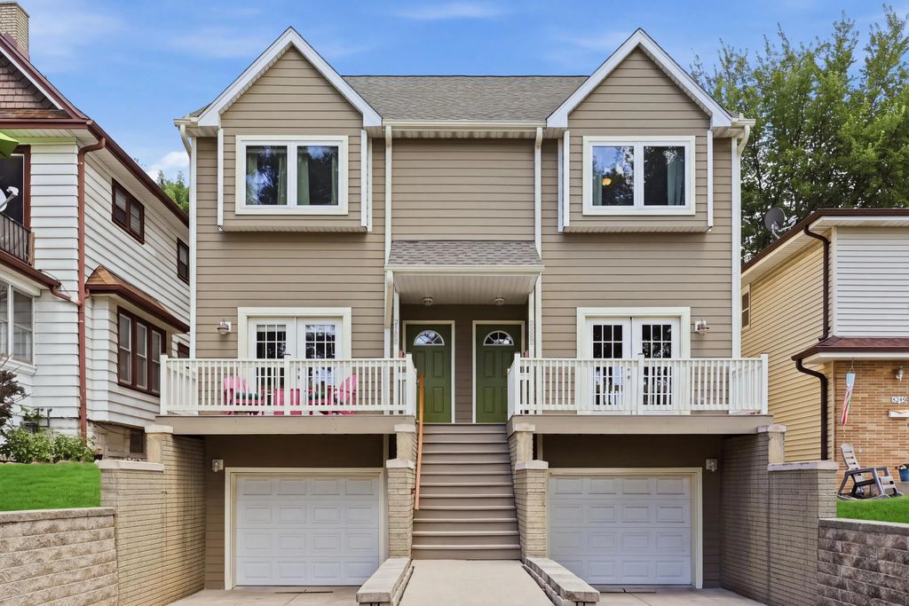 2586 S Austin St 2588, Milwaukee