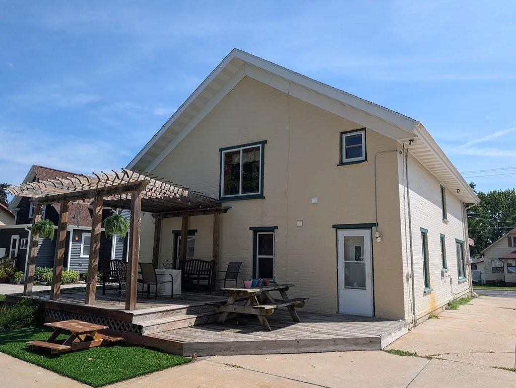 N8331 North St, Ixonia