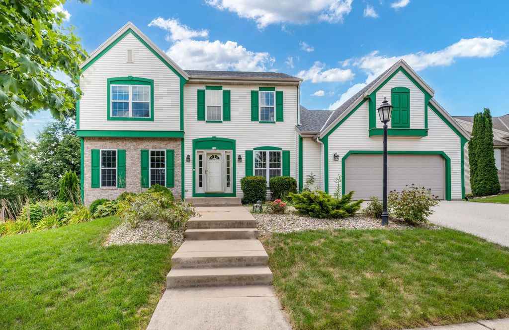 951 River Park Dr, Waukesha