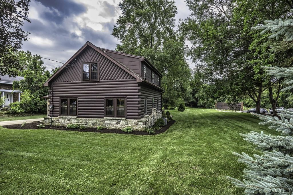 1541 E Racine Ave, Waukesha