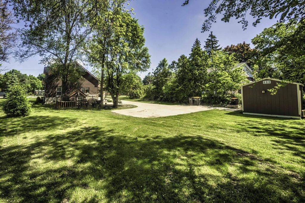 1541 E Racine Ave, Waukesha