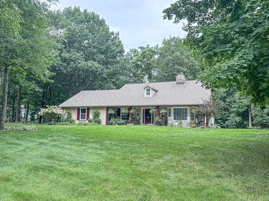 28812 Grove Ln, Waterford