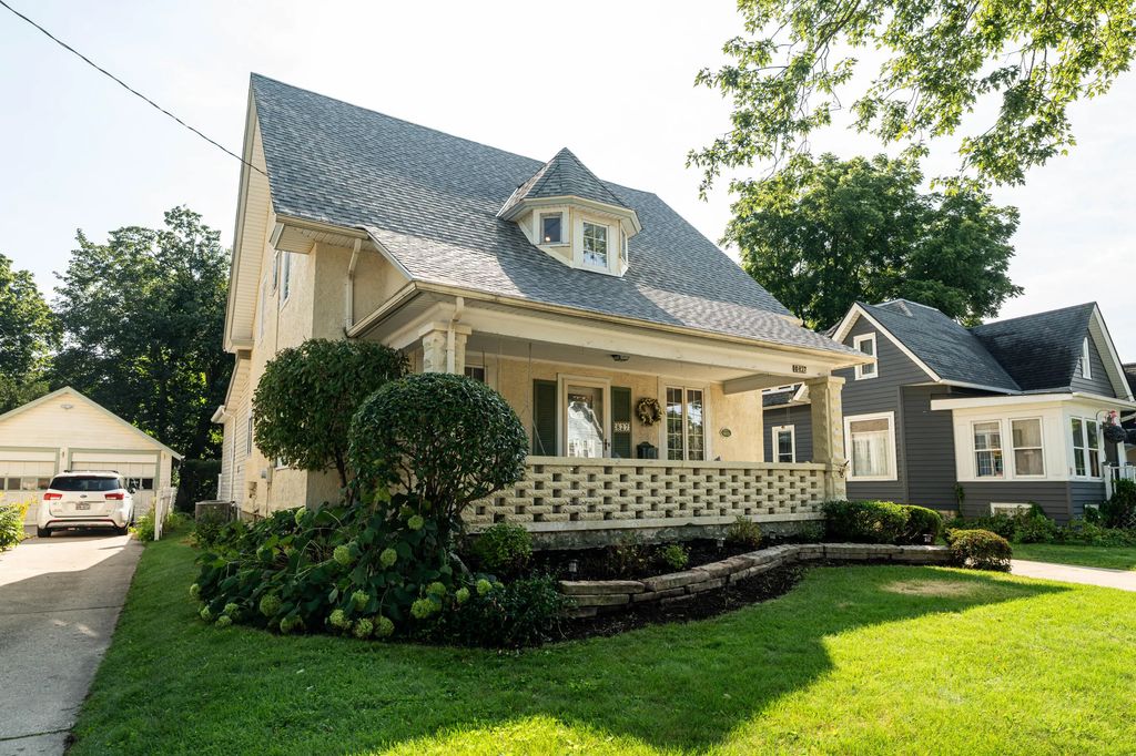 827 Oakland Ave, Waukesha