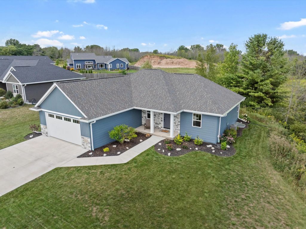 364 Lake Breeze Way, Two Rivers