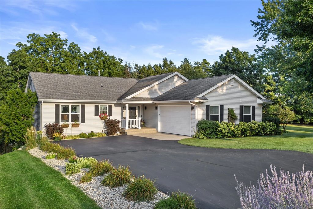 8601 221st Ave, Salem Lakes