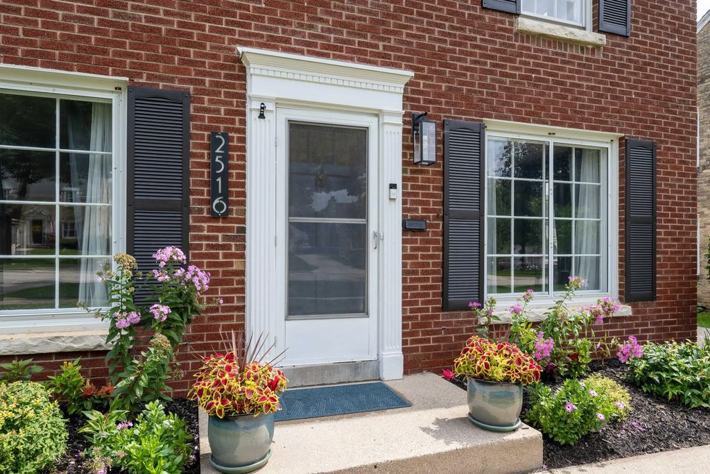 2516 N 83rd St, Wauwatosa