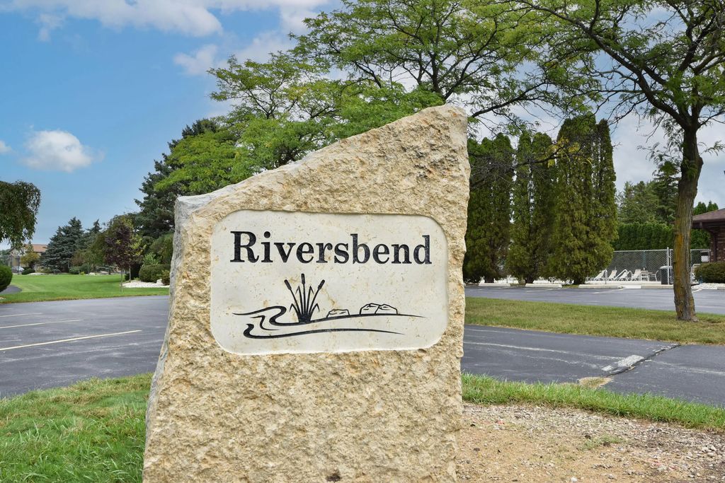 W177n9765 Riversbend Cir E, Germantown