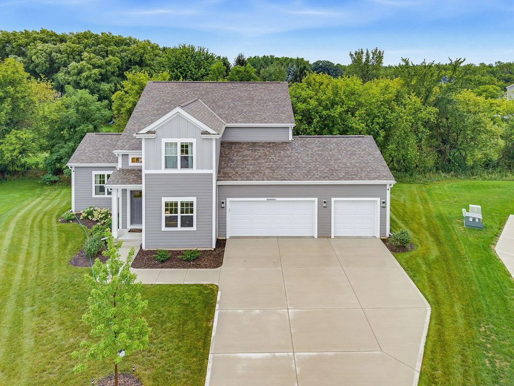 N56w24051 Daisy Ct, Sussex