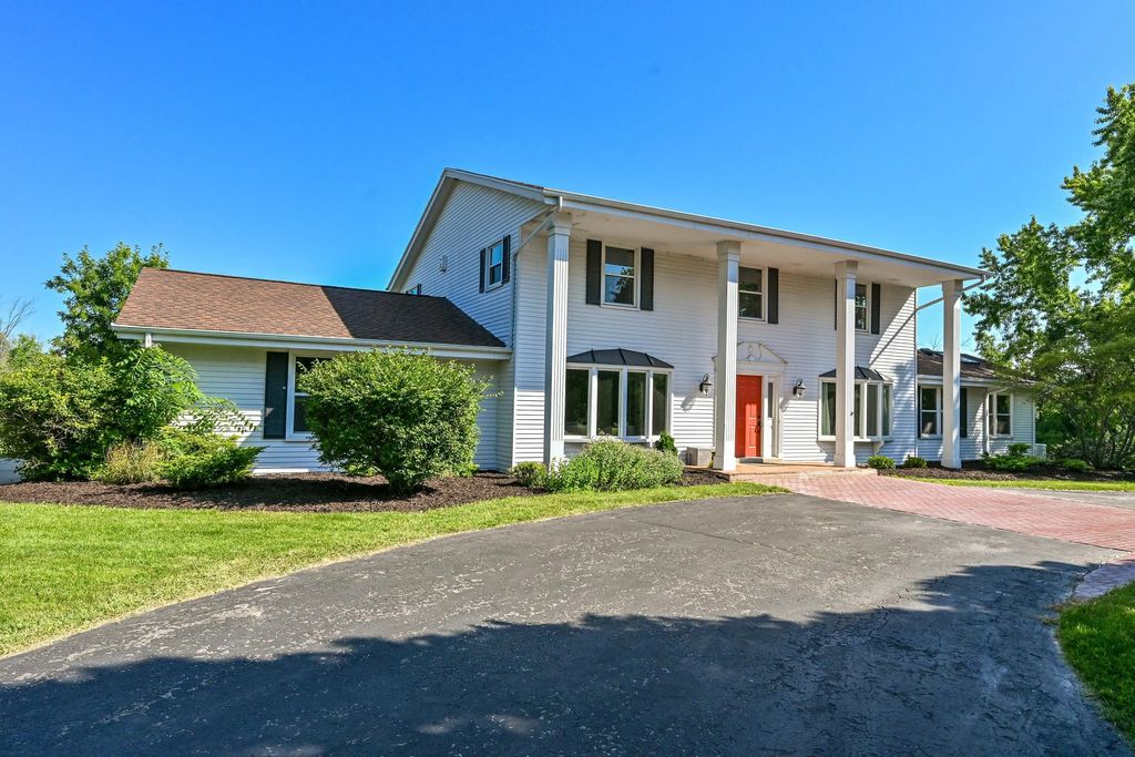 2626 W Ranch Rd, Mequon