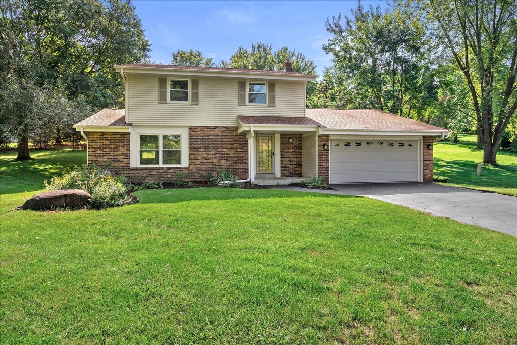 W277s4070 Green Country Rd, Waukesha