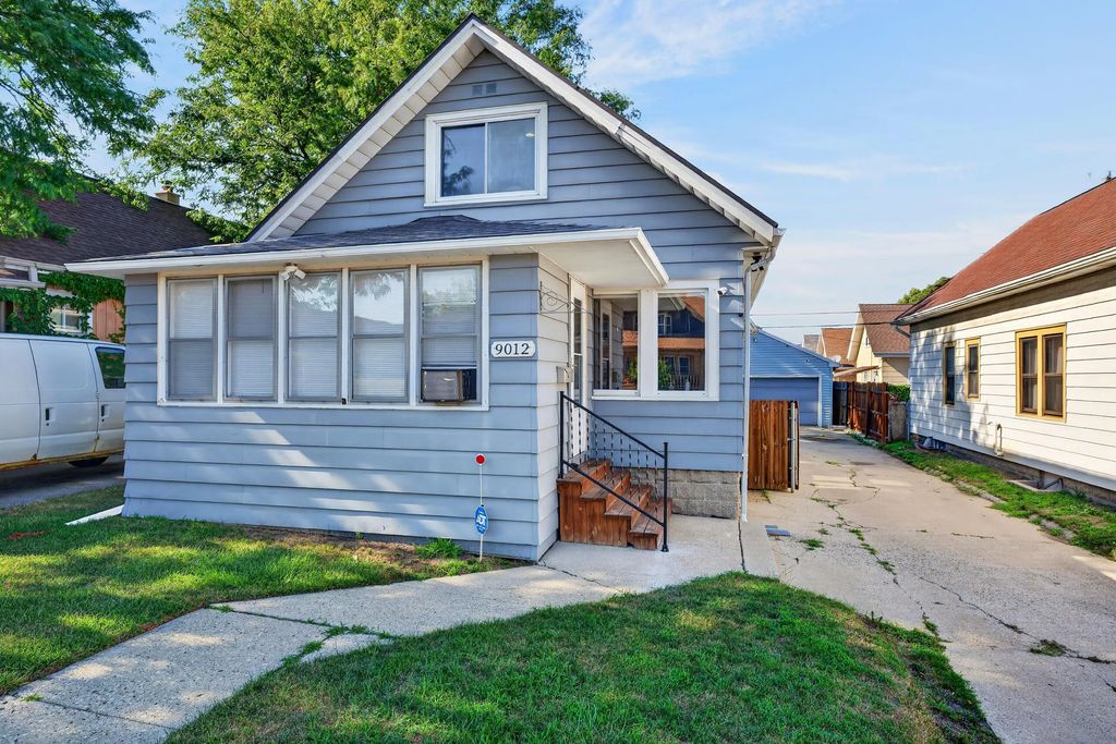 9012 W Greenfield Ave, West Allis