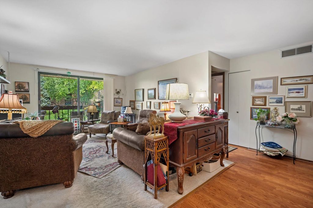 3635 N Tucker Pl 206, Milwaukee