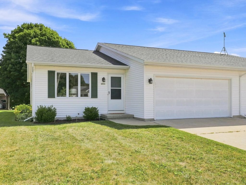 2033 Kellner St, Manitowoc