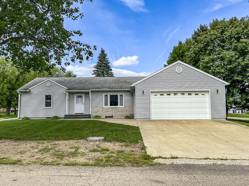 202 W Spring St, Lawler