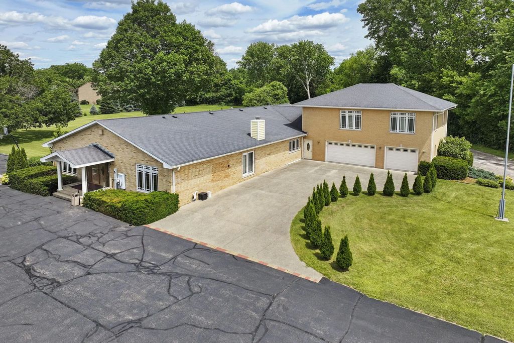 740 S Cosgwell Dr, Salem Lakes