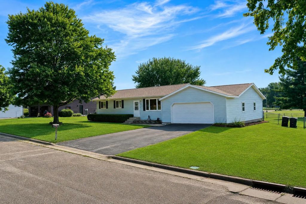 747 Margaret St, Sparta