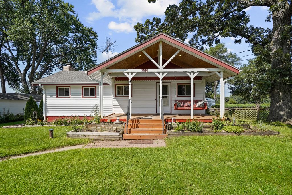 7916 Shorewood Dr, Salem Lakes