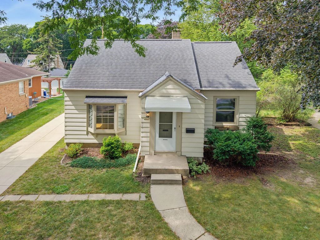 3927 S 57th St, Milwaukee