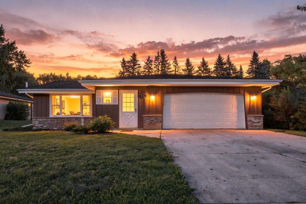 W157n10840 Catskill Ln, Germantown