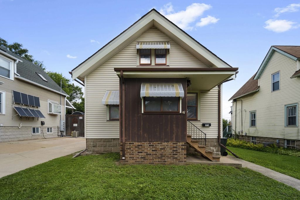 1218 S 64th St, West Allis