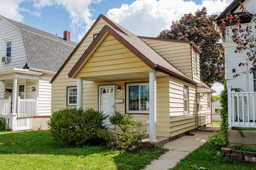 1722 S 76th St, West Allis