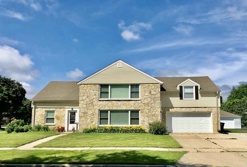 2105 Ludington Ave 2107, Wauwatosa