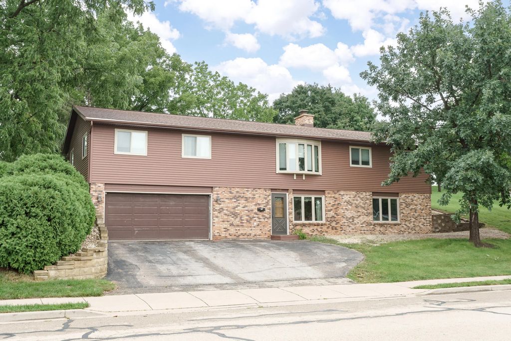 320 N Clark St, Mayville
