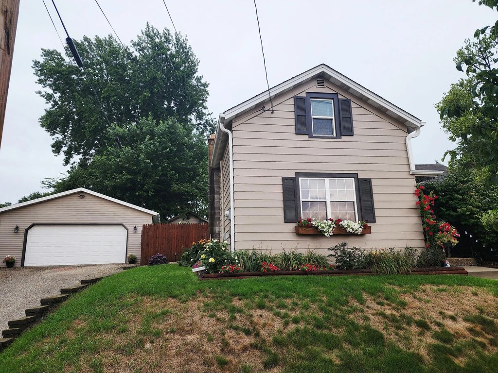 907 N Second St, Watertown