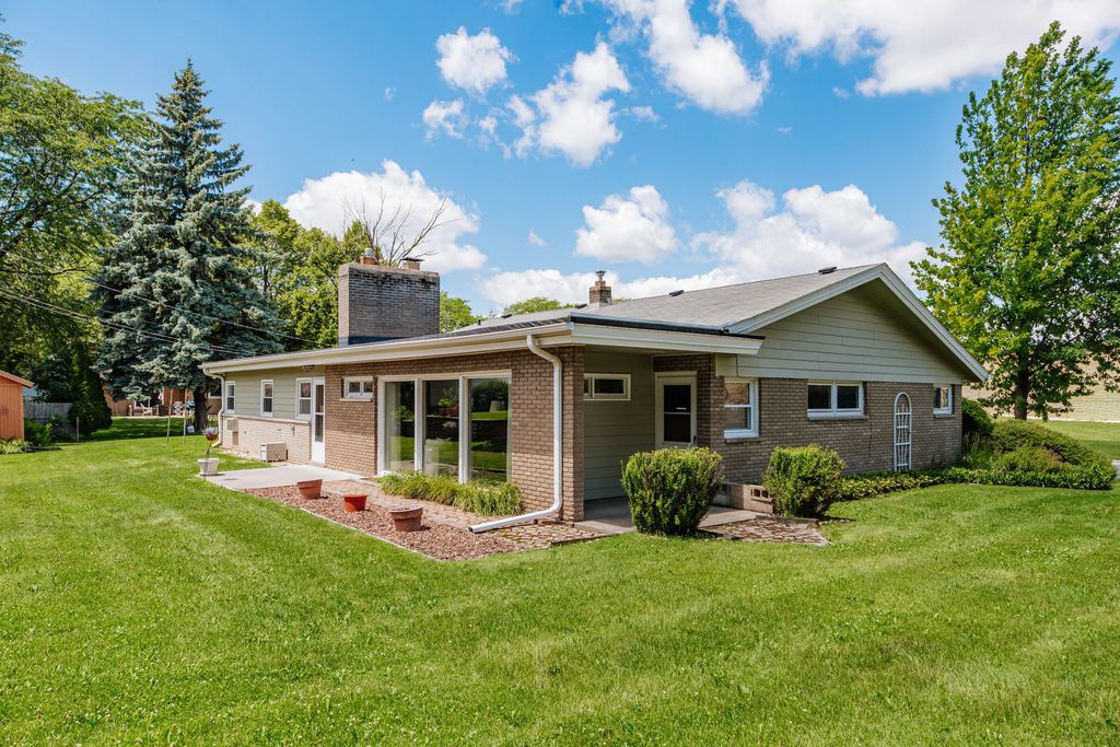 11307 W Garfield Ave, Wauwatosa