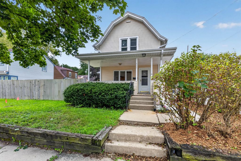 313 E Laflin Ave, Waukesha