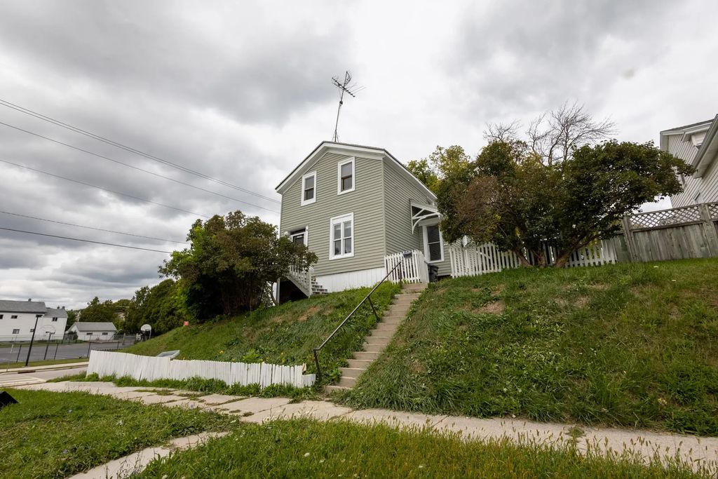 1236 St Clair Ave, Sheboygan