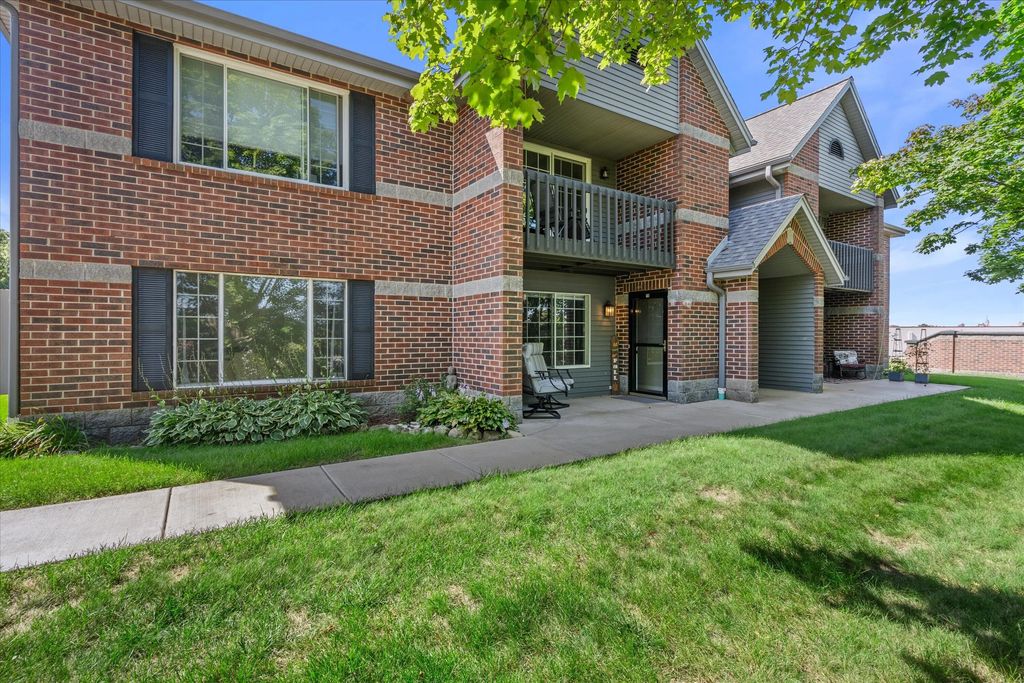 S75w16788 Jacob Ct 16, Muskego