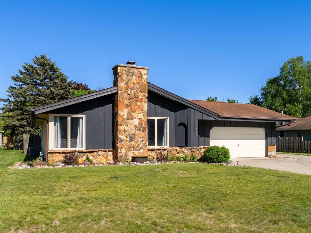 3919 Martin Ln, Two Rivers