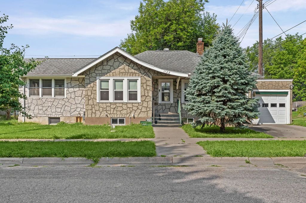 1128 19th St S, La Crosse