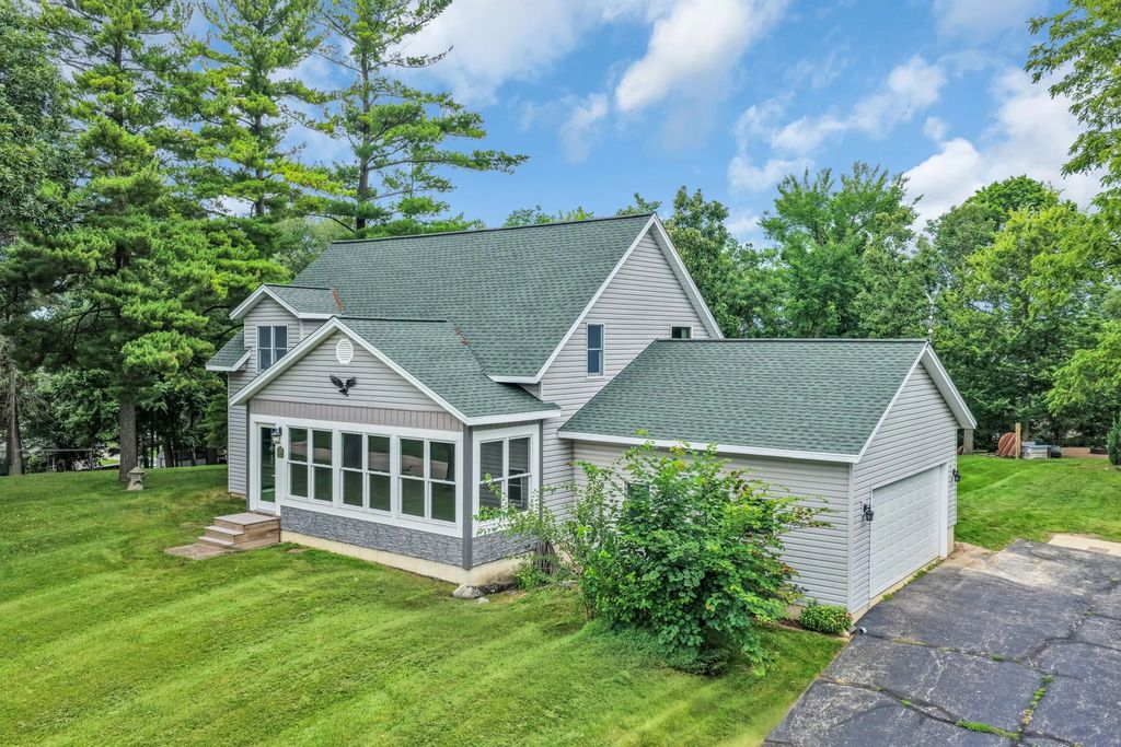 W1328 Glenwood Rd, Bloomfield