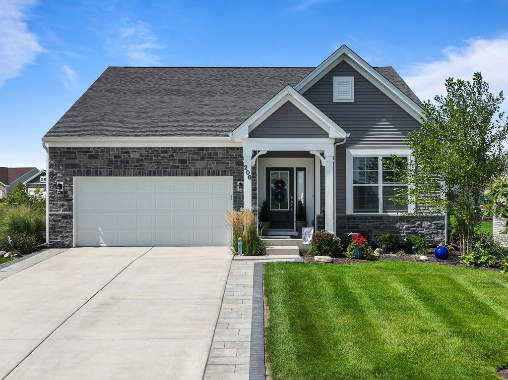 206 Rossini Dr, Lake Geneva