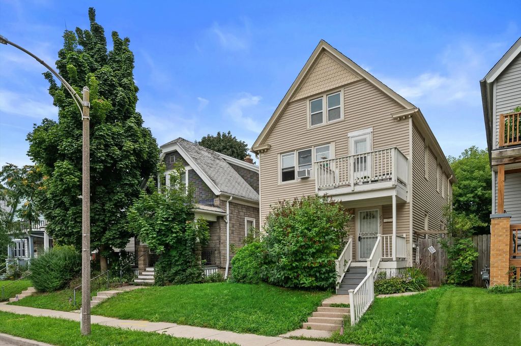 2962 N Pierce St, Milwaukee