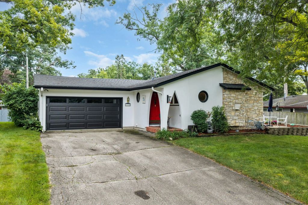 1115 Bonnie Brae Ln, Lake Geneva