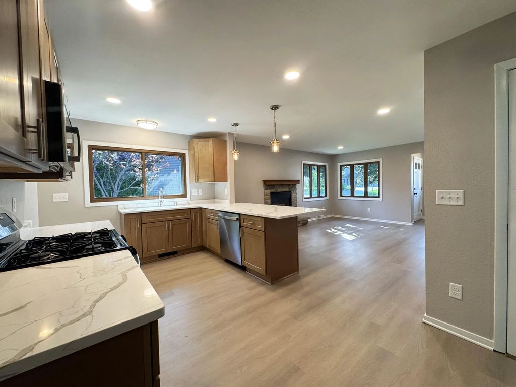 1614 Stardust Dr, Waukesha