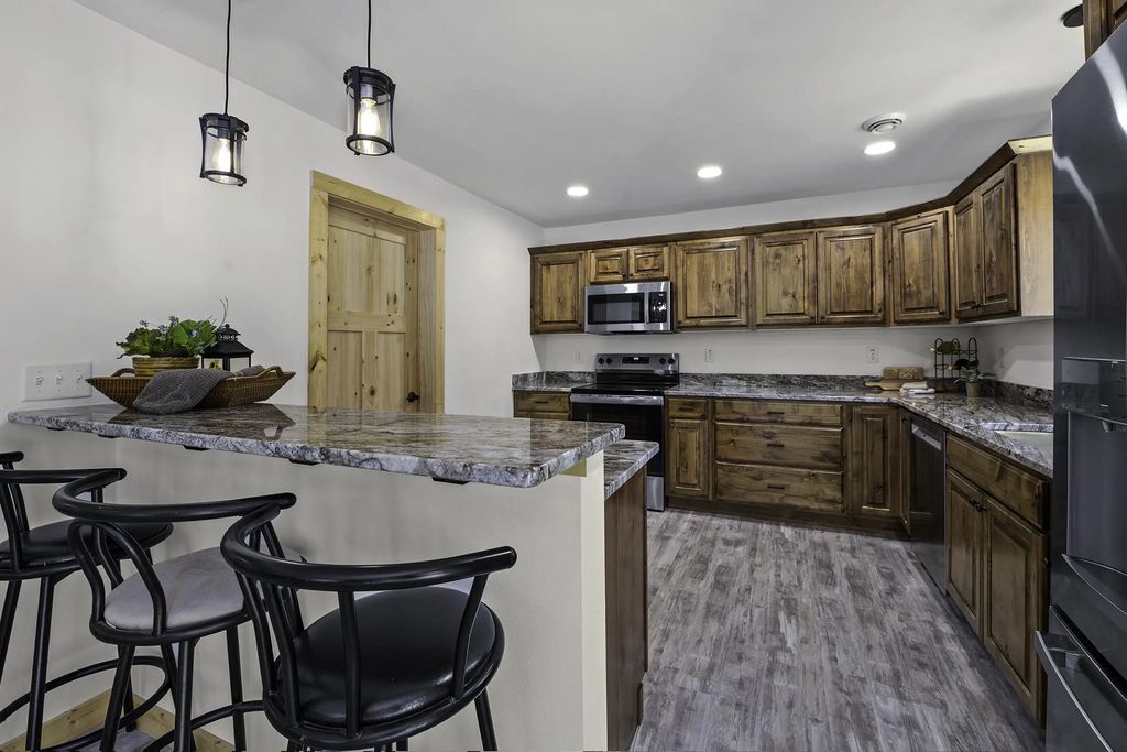 N11153 Oak Ln, Elcho