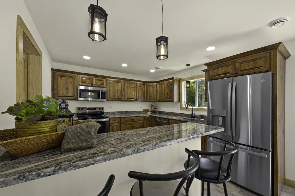 N11153 Oak Ln, Elcho