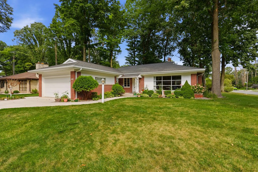1403 Gunnell Ln, Manitowoc
