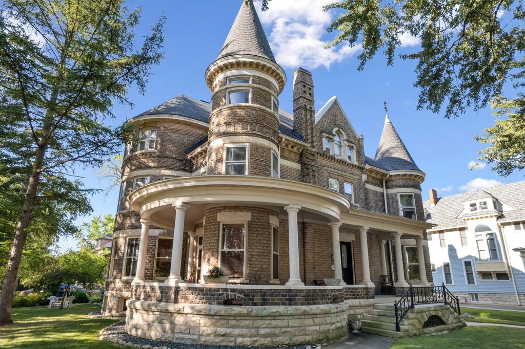1434 Cass St 1-5, La Crosse